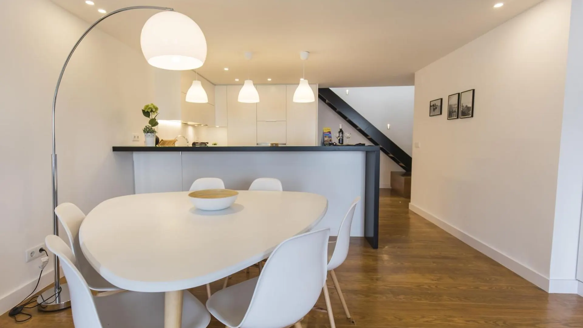 Lovely Lisbon Duplex W Balcony Apartment