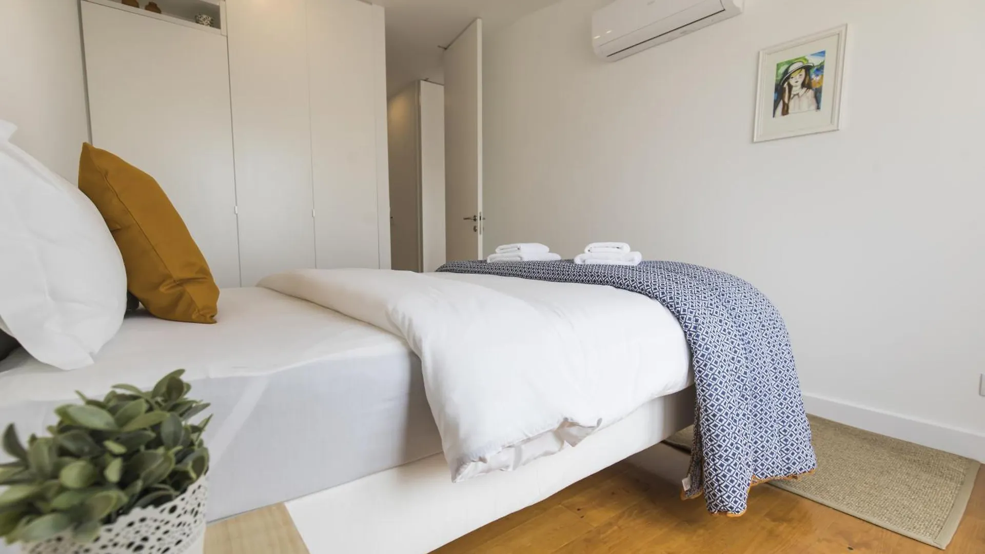 Apartment Lovely Lisbon Duplex W Balcony