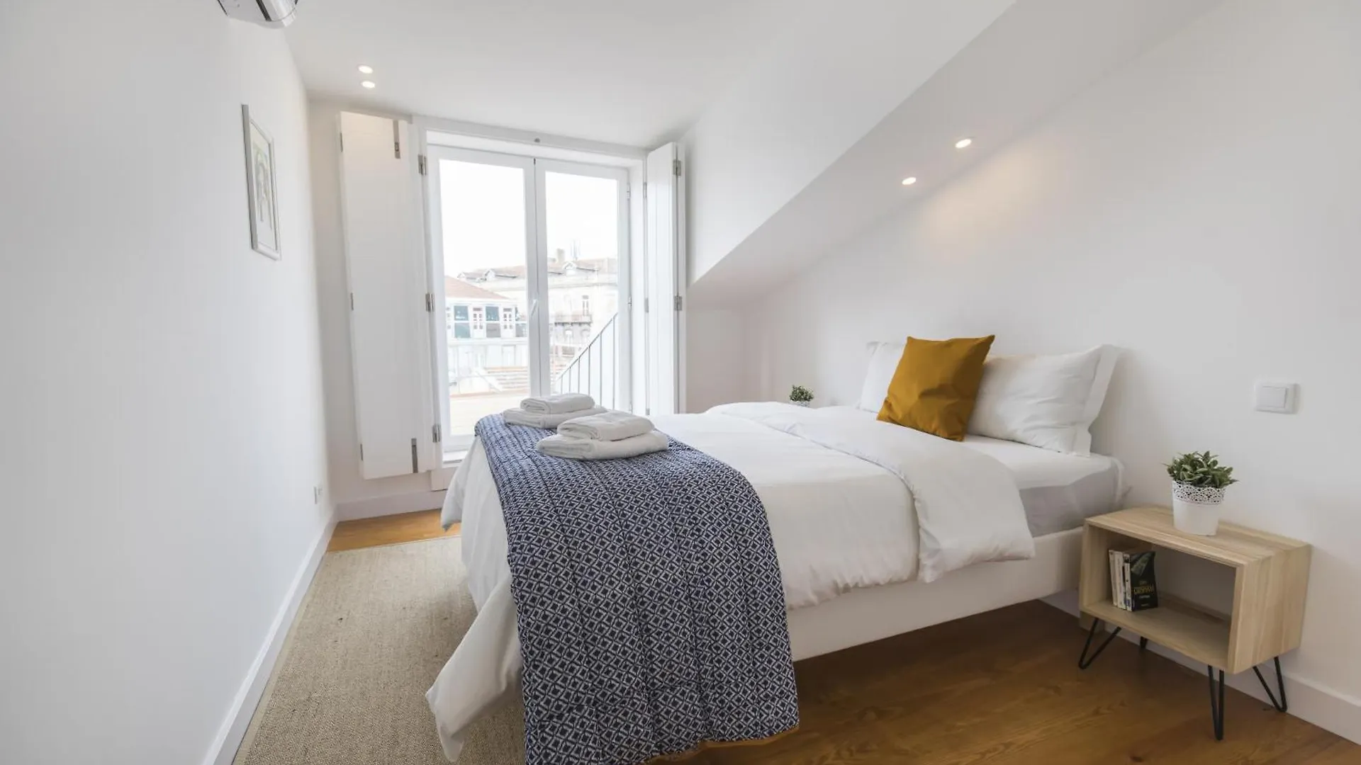 Apartment Lovely Lisbon Duplex W Balcony