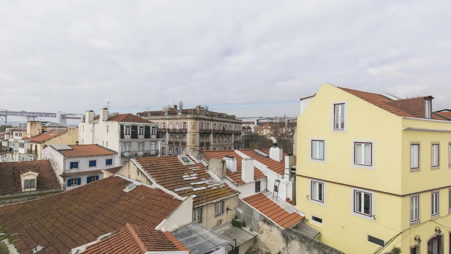 Lovely Lisbon Duplex W Balcony Portugal