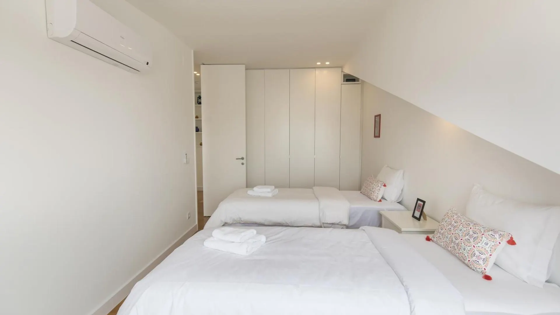 Apartment Lovely Lisbon Duplex W Balcony Portugal