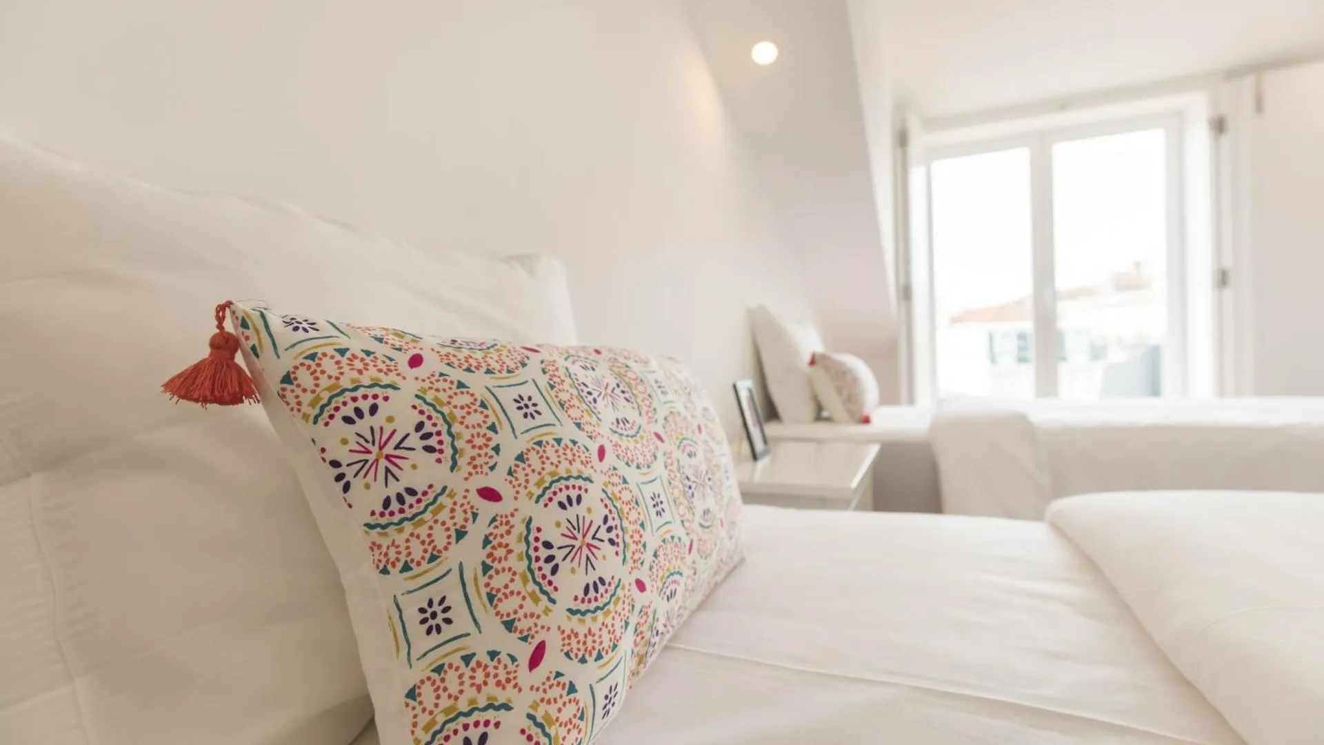 Lovely Lisbon Duplex W Balcony Apartment