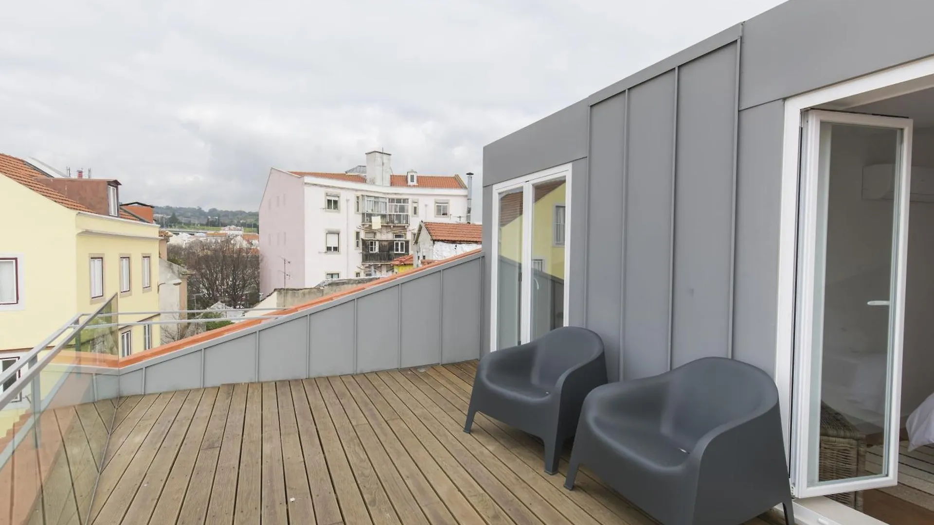Lovely Lisbon Duplex W Balcony Apartment